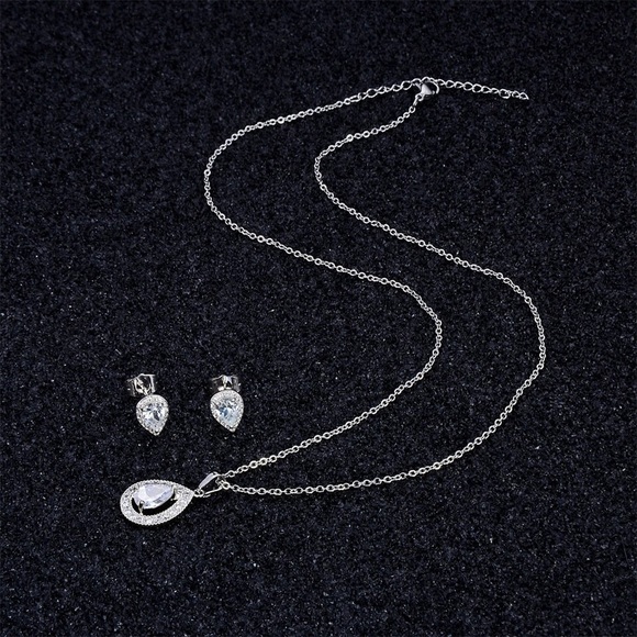 Stainless steel necklace & earrings set - Picture 5 of 6